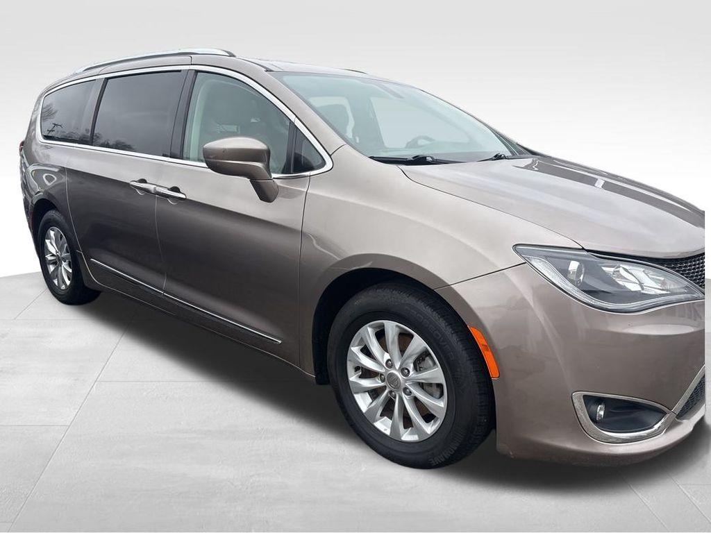 used 2018 Chrysler Pacifica car, priced at $9,995