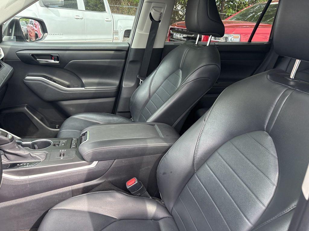 used 2020 Toyota Highlander car, priced at $25,500
