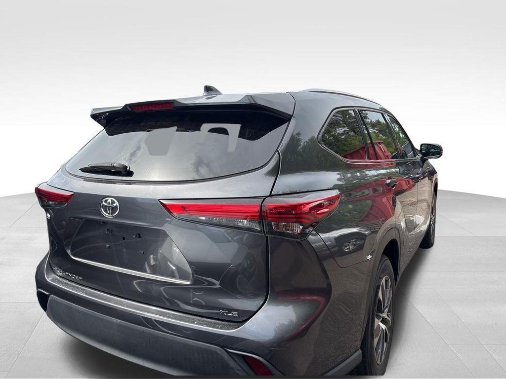 used 2020 Toyota Highlander car, priced at $25,500