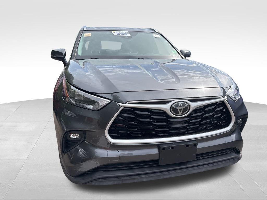 used 2020 Toyota Highlander car, priced at $25,500