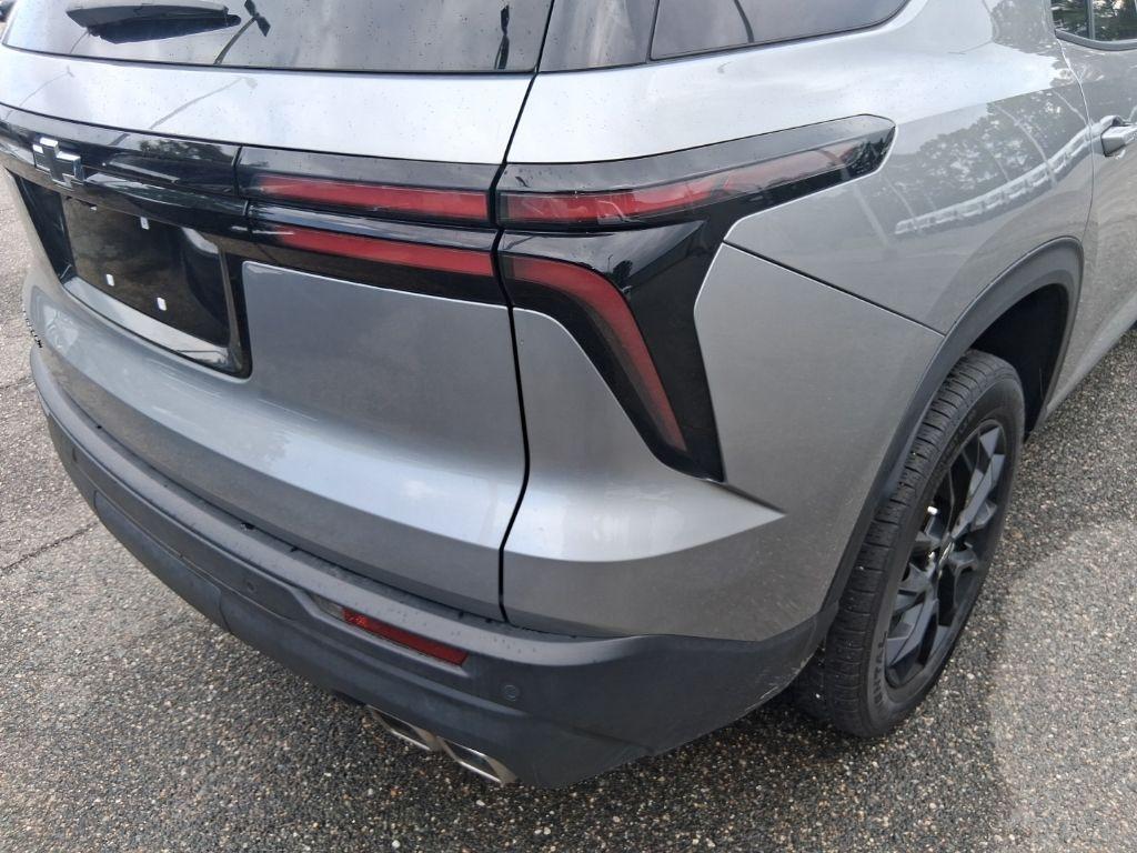 used 2024 Chevrolet Traverse car, priced at $34,995