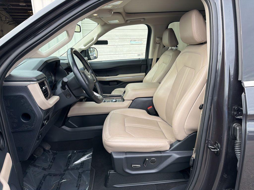 used 2024 Ford Expedition car, priced at $39,500