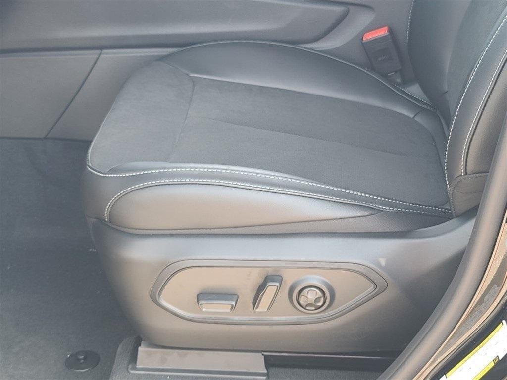 new 2025 Jeep Grand Cherokee L car, priced at $39,500