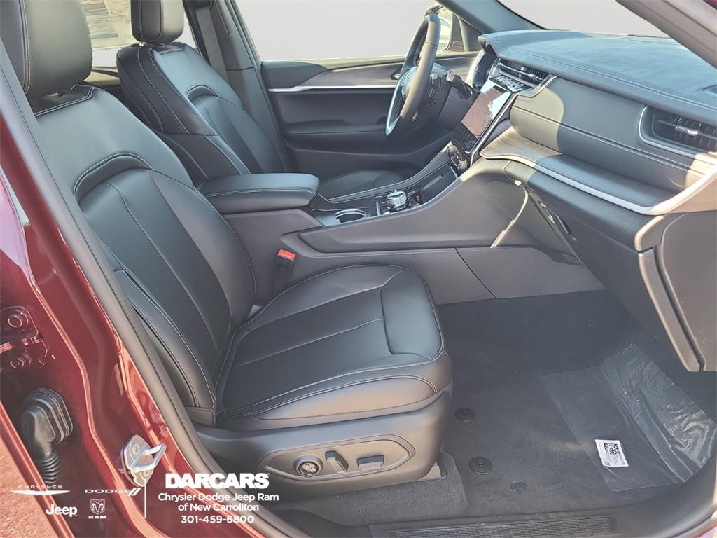 new 2025 Jeep Grand Cherokee car, priced at $42,600