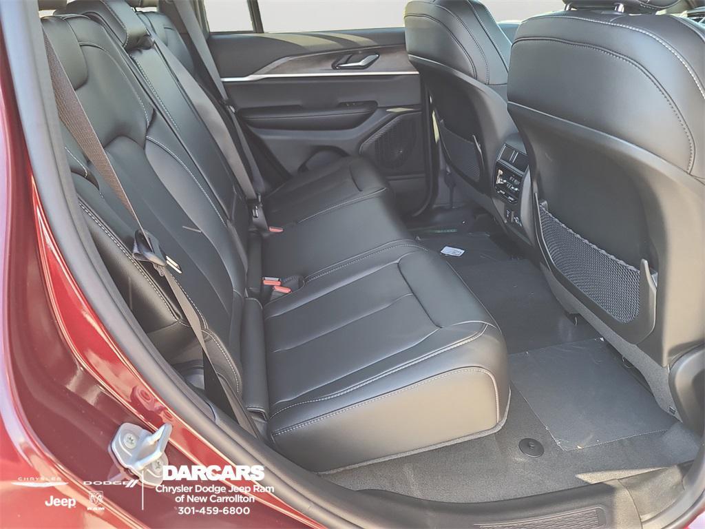 new 2025 Jeep Grand Cherokee car, priced at $42,600