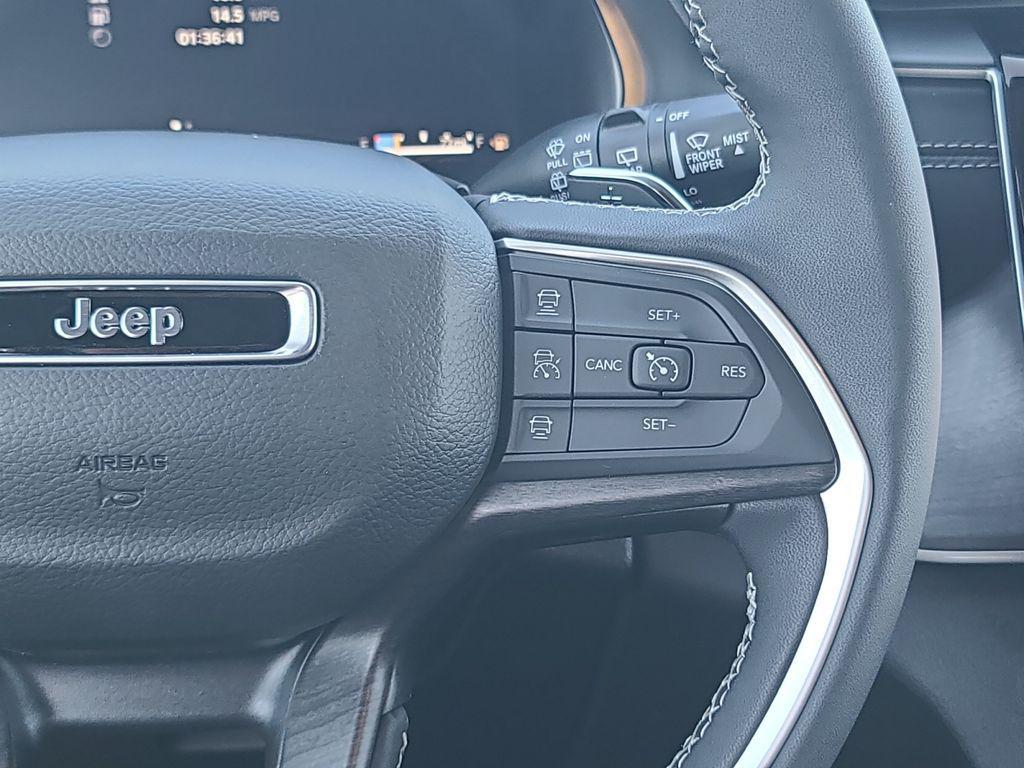 new 2025 Jeep Grand Cherokee car, priced at $42,600