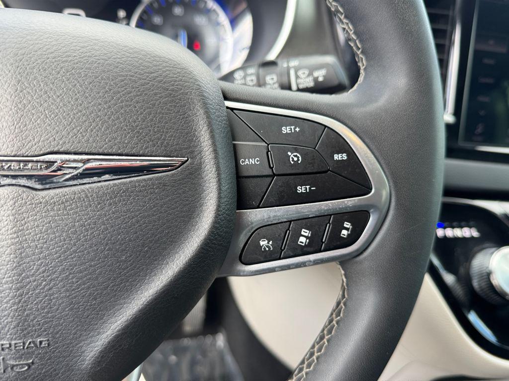 used 2024 Chrysler Pacifica car, priced at $23,995