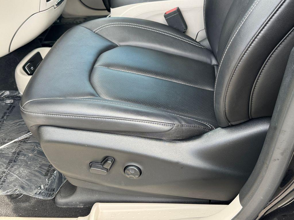 used 2024 Chrysler Pacifica car, priced at $23,995