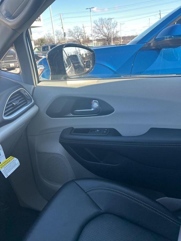 used 2024 Chrysler Pacifica car, priced at $28,495