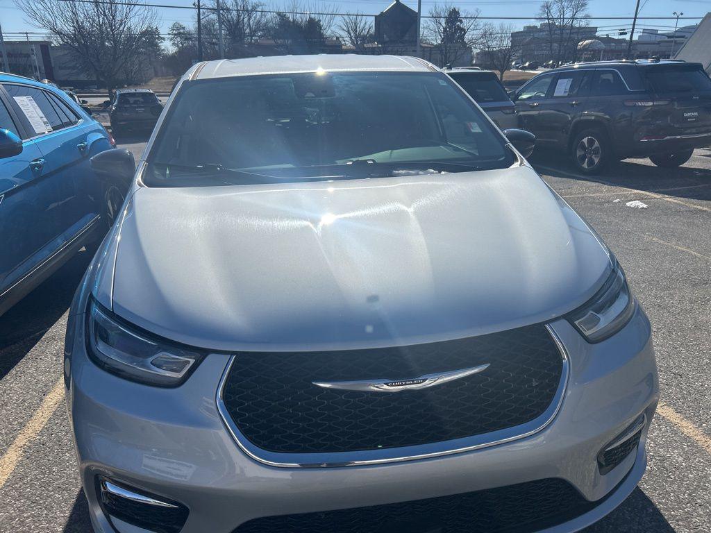 used 2024 Chrysler Pacifica car, priced at $28,495