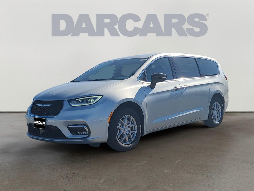 new 2026 Chrysler Pacifica car, priced at $39,500