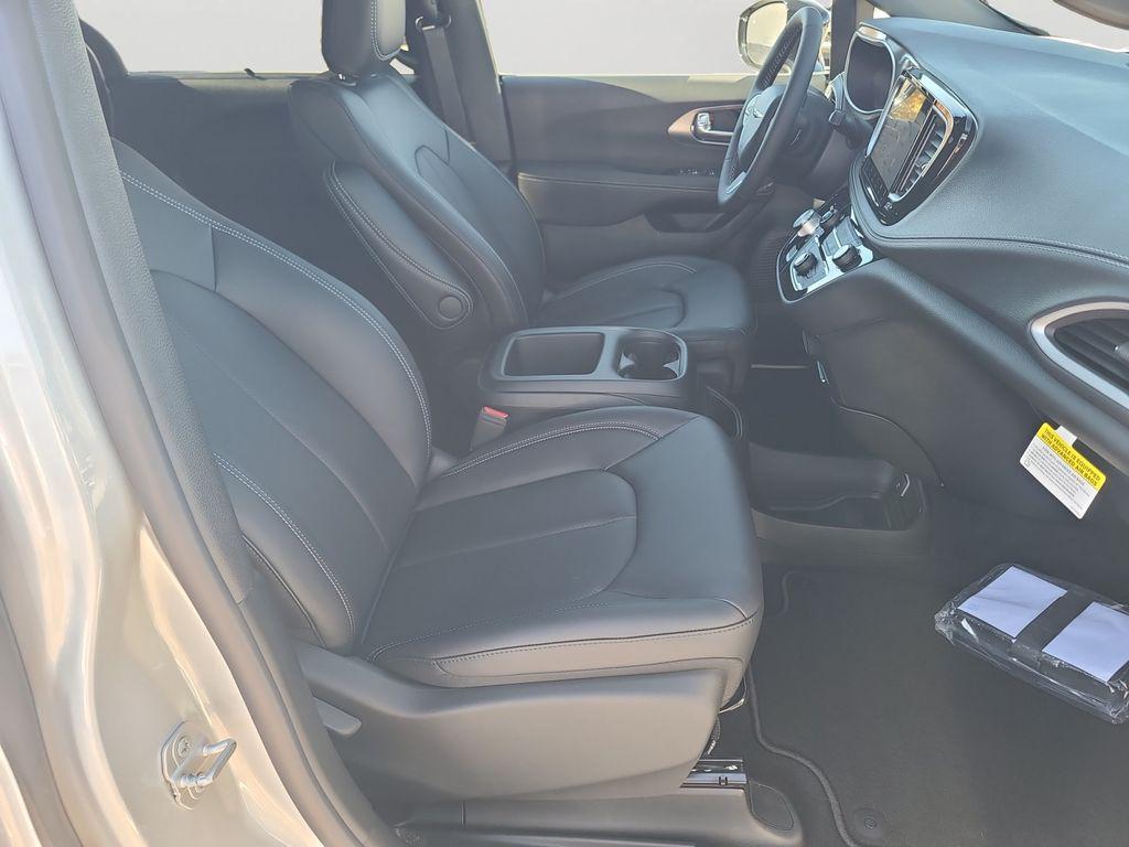 new 2026 Chrysler Pacifica car, priced at $39,500