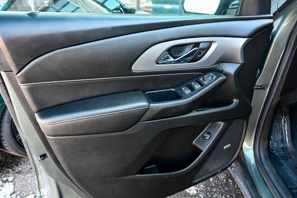 used 2022 Chevrolet Traverse car, priced at $22,902
