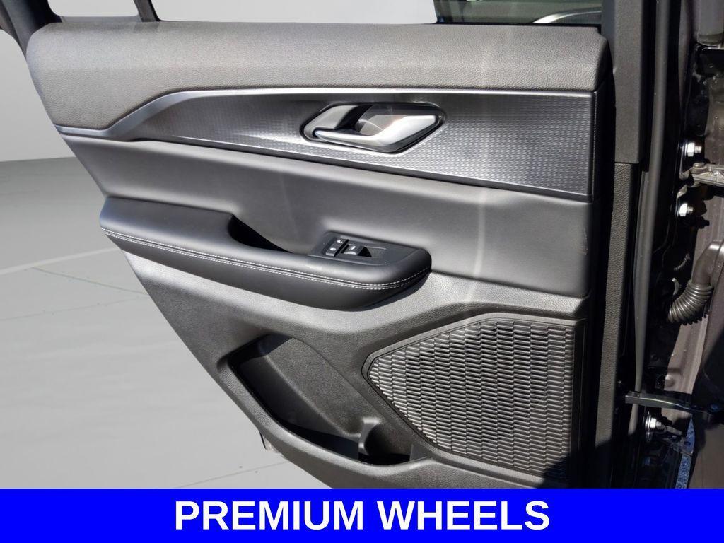 new 2025 Jeep Grand Cherokee car, priced at $38,451