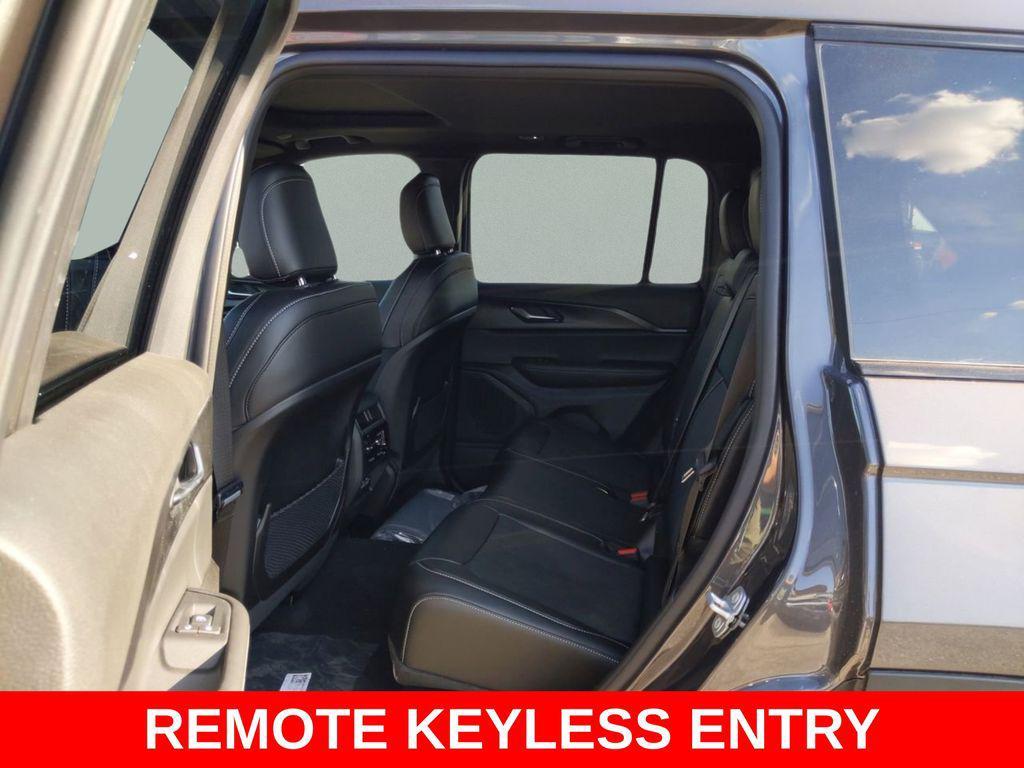 new 2025 Jeep Grand Cherokee car, priced at $39,378