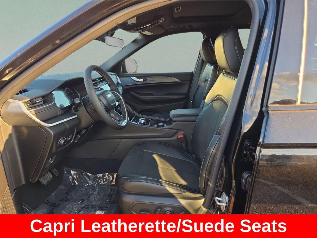 new 2025 Jeep Grand Cherokee car, priced at $36,000