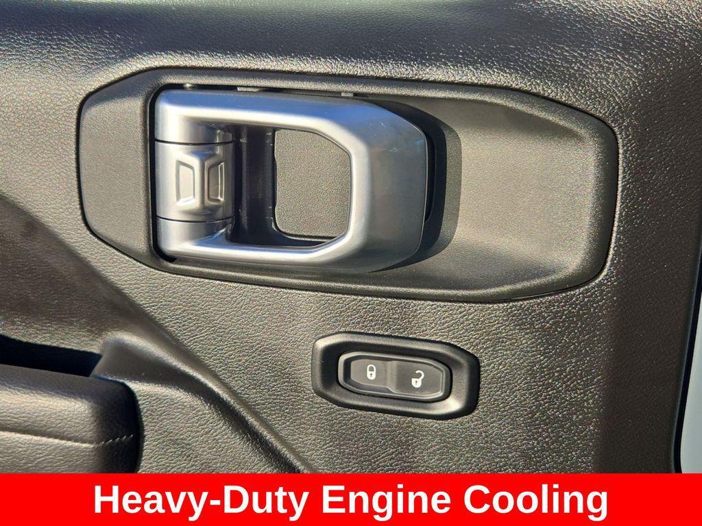 new 2025 Jeep Gladiator car, priced at $43,185