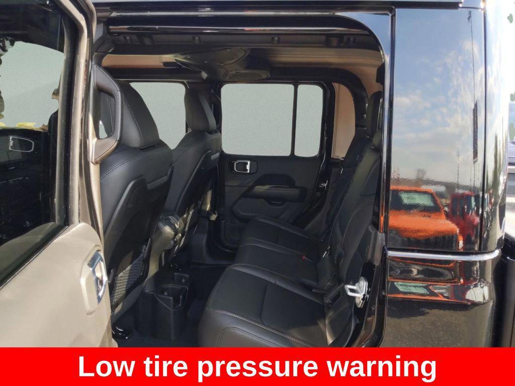 new 2025 Jeep Gladiator car, priced at $40,725