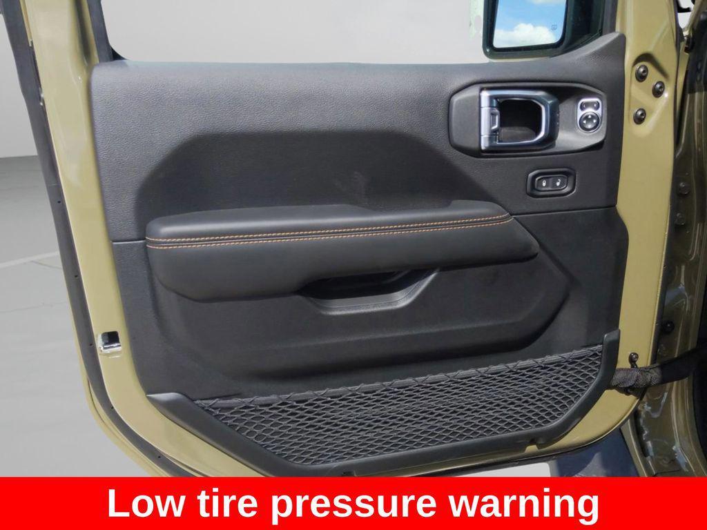 new 2025 Jeep Gladiator car, priced at $42,207