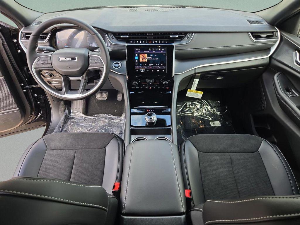 new 2025 Jeep Grand Cherokee car, priced at $40,703