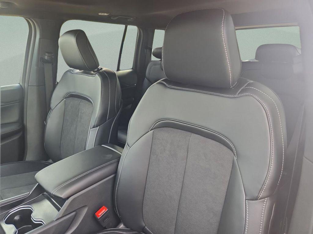 new 2025 Jeep Grand Cherokee car, priced at $40,703