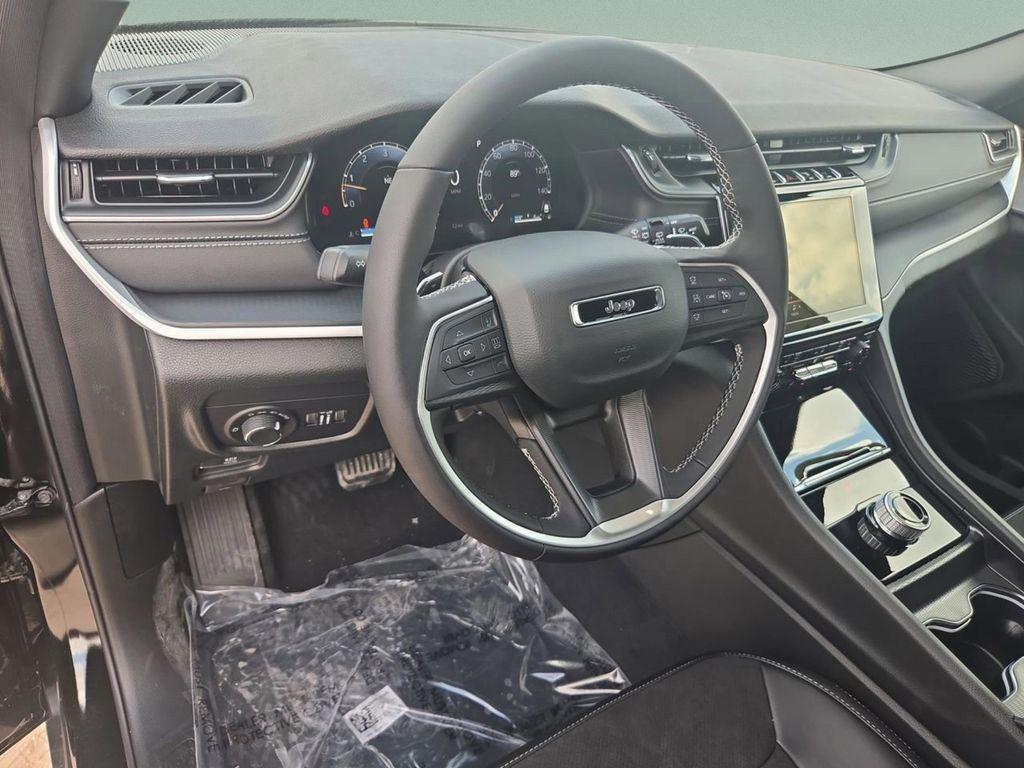 new 2025 Jeep Grand Cherokee car, priced at $40,703