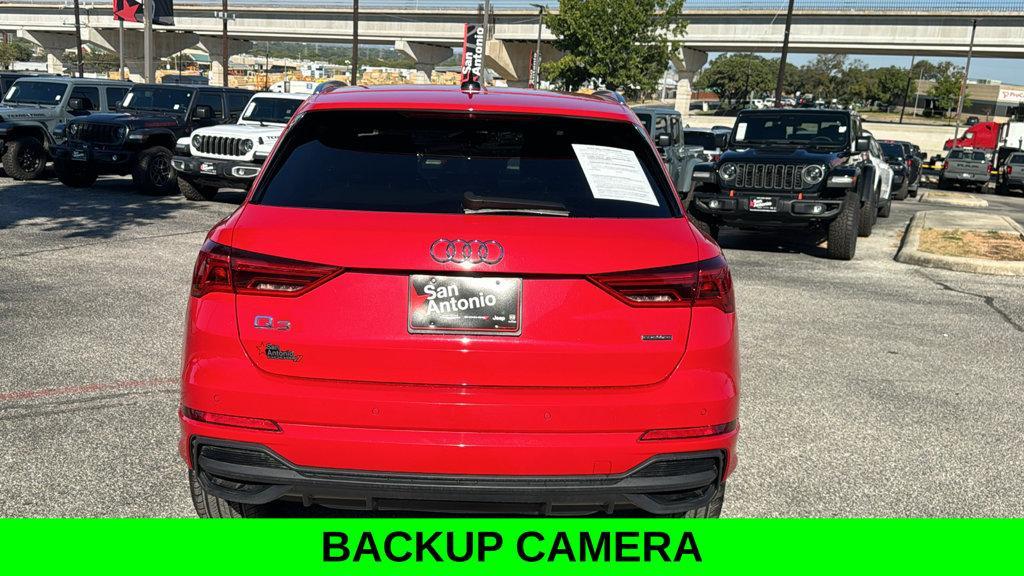 Audi Q3 view 6