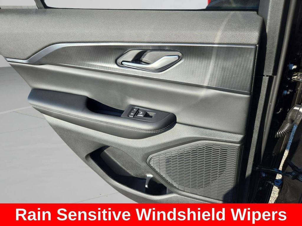 new 2025 Jeep Grand Cherokee car, priced at $39,000