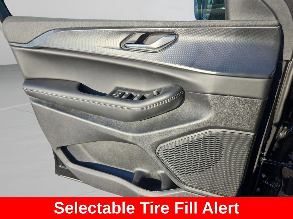 new 2025 Jeep Grand Cherokee car, priced at $39,000