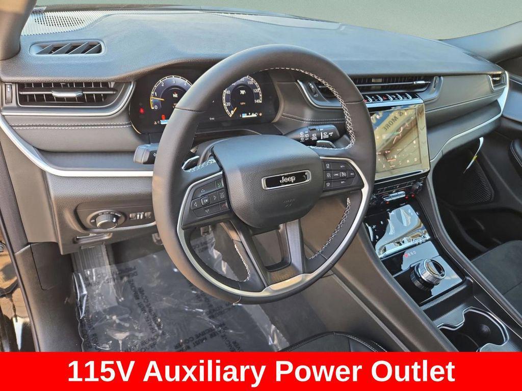 new 2025 Jeep Grand Cherokee car, priced at $39,000