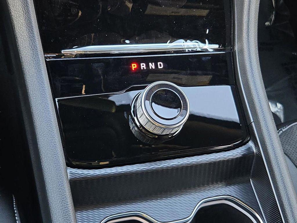 new 2025 Jeep Grand Cherokee car, priced at $39,000