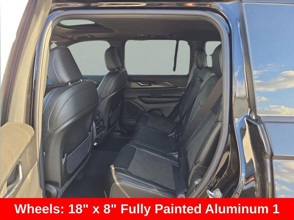 new 2025 Jeep Grand Cherokee car, priced at $39,000