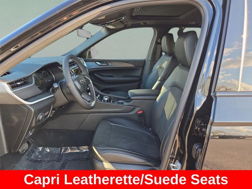 new 2025 Jeep Grand Cherokee car, priced at $39,000