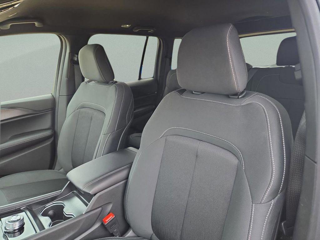 new 2025 Jeep Grand Cherokee car, priced at $33,953