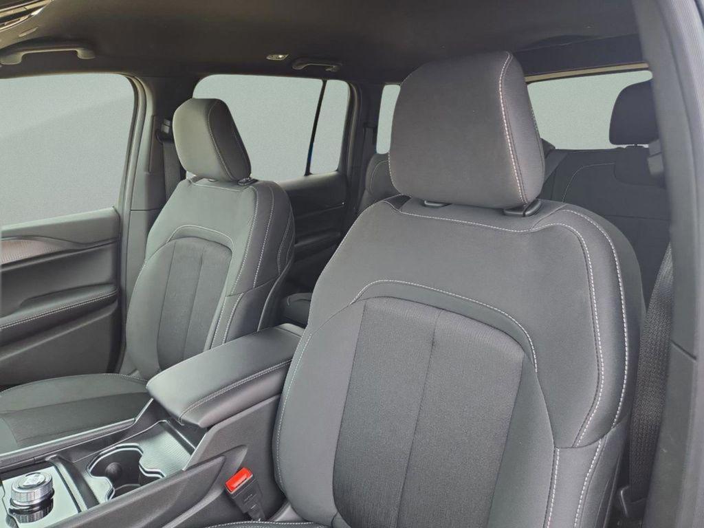 new 2025 Jeep Grand Cherokee car, priced at $34,355