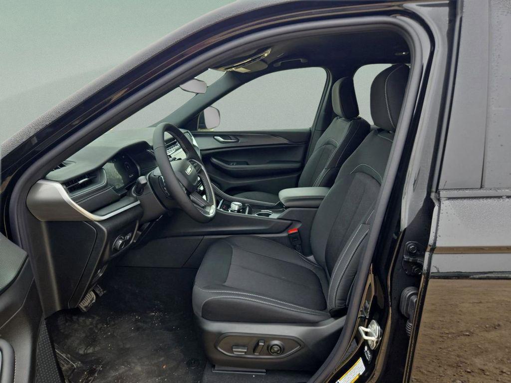 new 2025 Jeep Grand Cherokee car, priced at $33,953