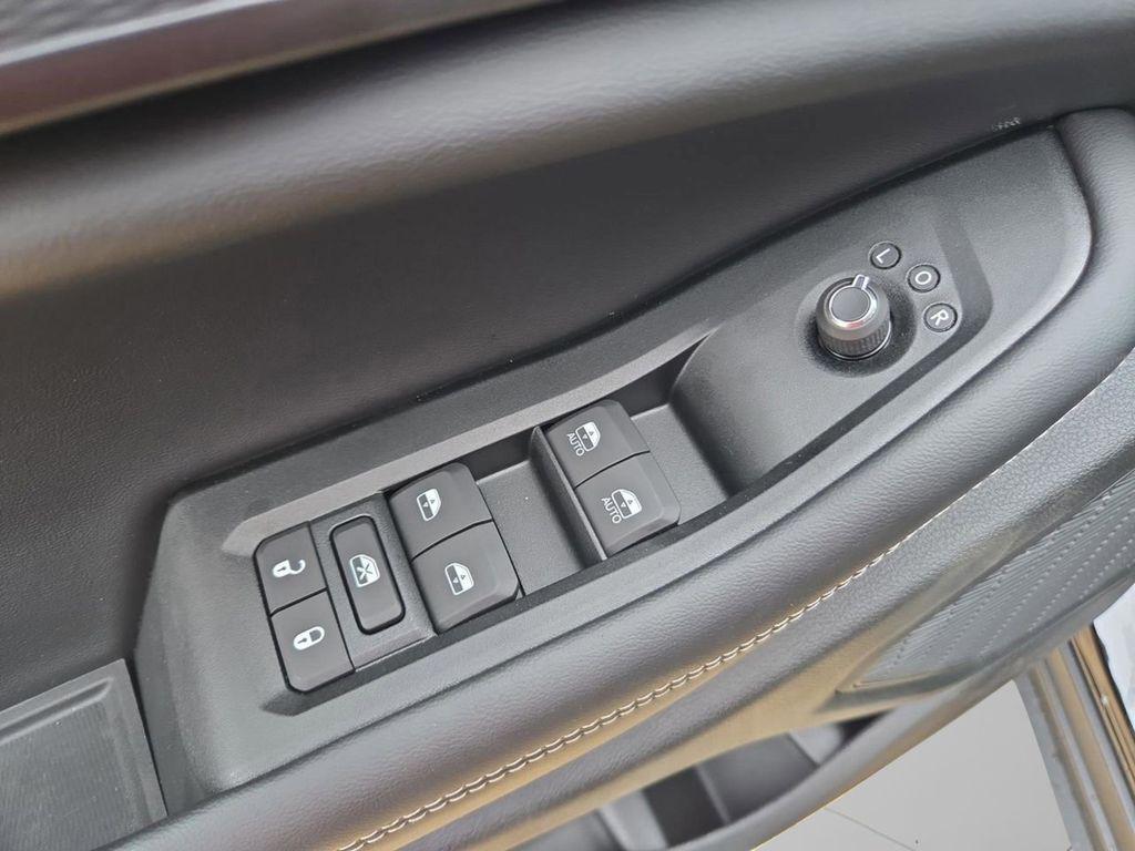 new 2025 Jeep Grand Cherokee car, priced at $33,953