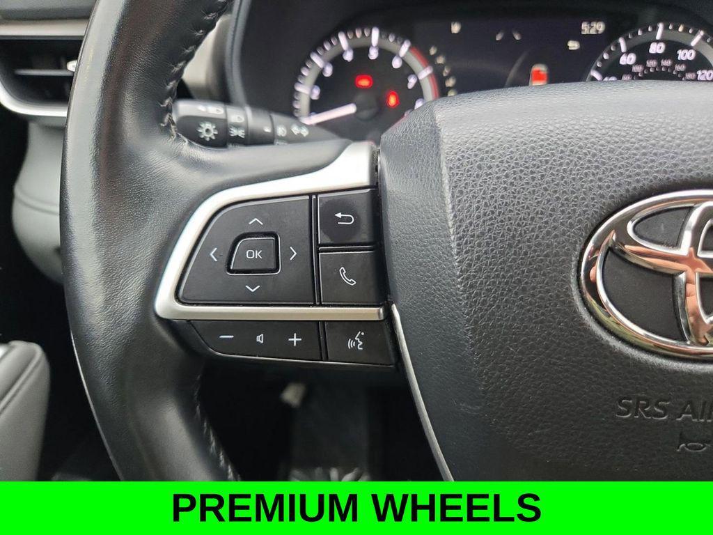 used 2023 Toyota Highlander car, priced at $29,466