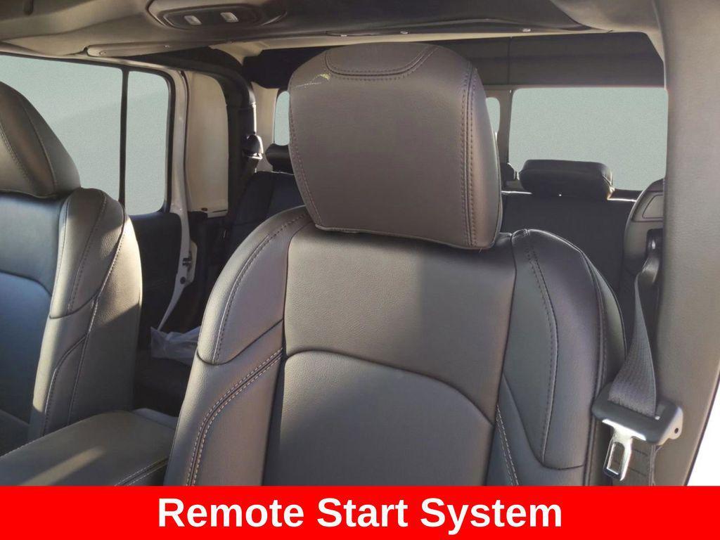 new 2025 Jeep Gladiator car, priced at $40,195