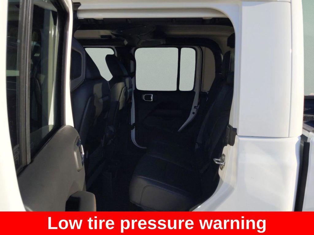 new 2025 Jeep Gladiator car, priced at $40,195