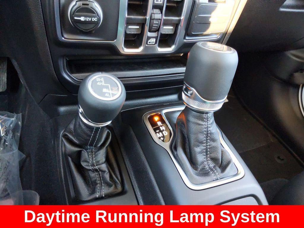 new 2025 Jeep Gladiator car, priced at $40,195