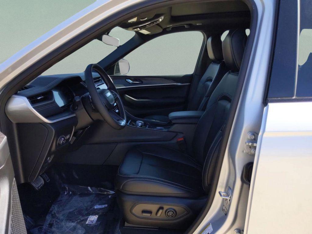 new 2025 Jeep Grand Cherokee L car, priced at $43,852