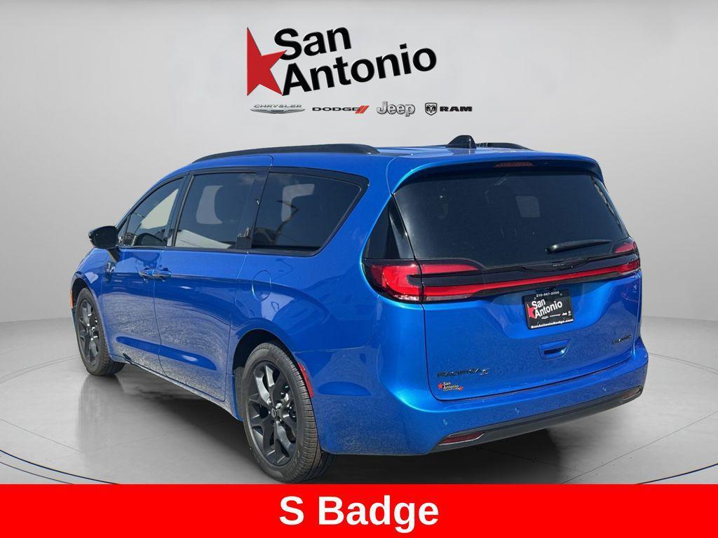 new 2026 Chrysler Pacifica car, priced at $46,720