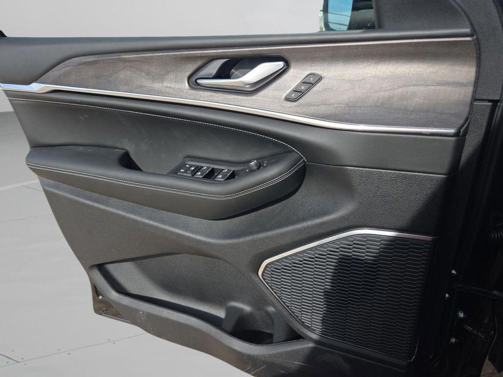 new 2025 Jeep Grand Cherokee car, priced at $53,570