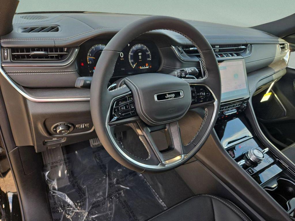 new 2025 Jeep Grand Cherokee car, priced at $53,570