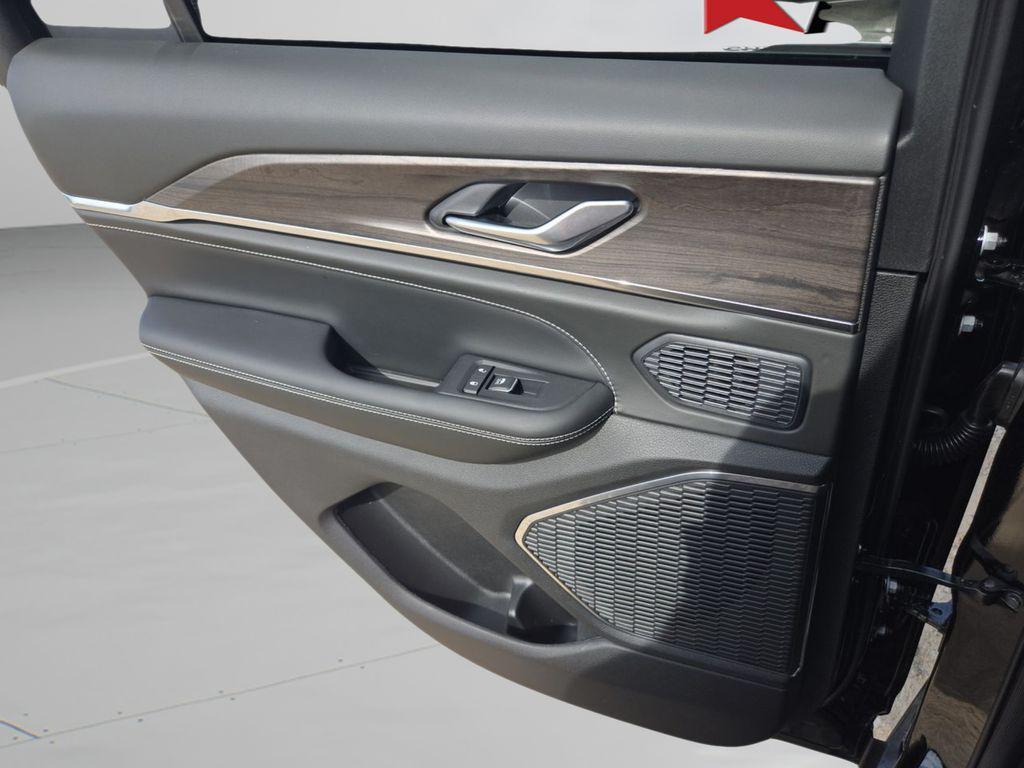 new 2025 Jeep Grand Cherokee car, priced at $50,265