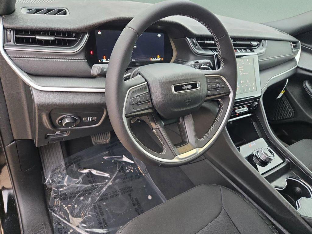 new 2025 Jeep Grand Cherokee car, priced at $36,857