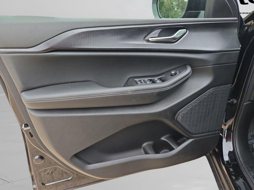 new 2025 Jeep Grand Cherokee car, priced at $36,857