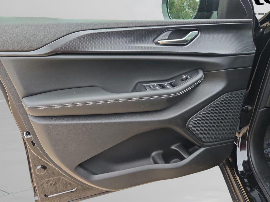 new 2025 Jeep Grand Cherokee car, priced at $35,147