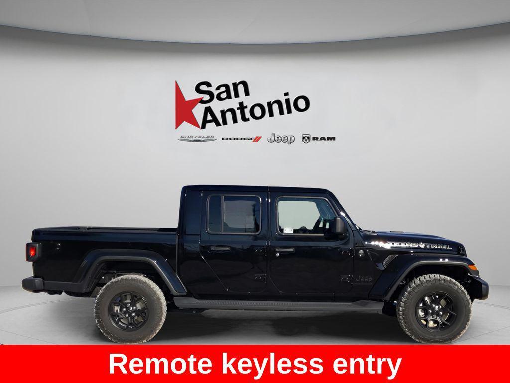new 2025 Jeep Gladiator car, priced at $41,877